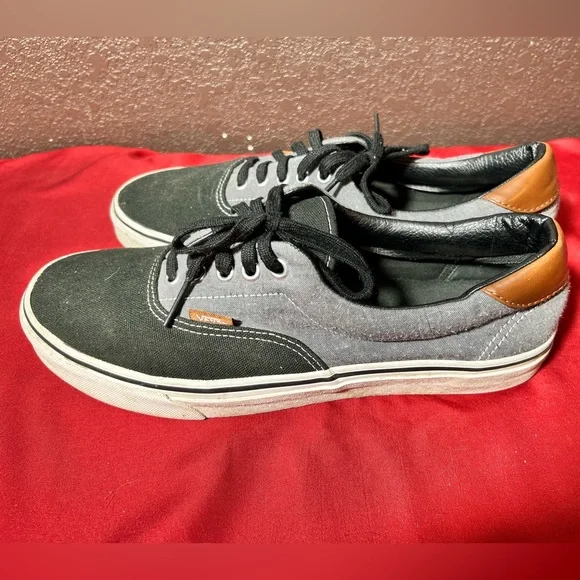 Vans Black and Gray Skate Sneakers with Waffle Sole - Picture 2 of 4